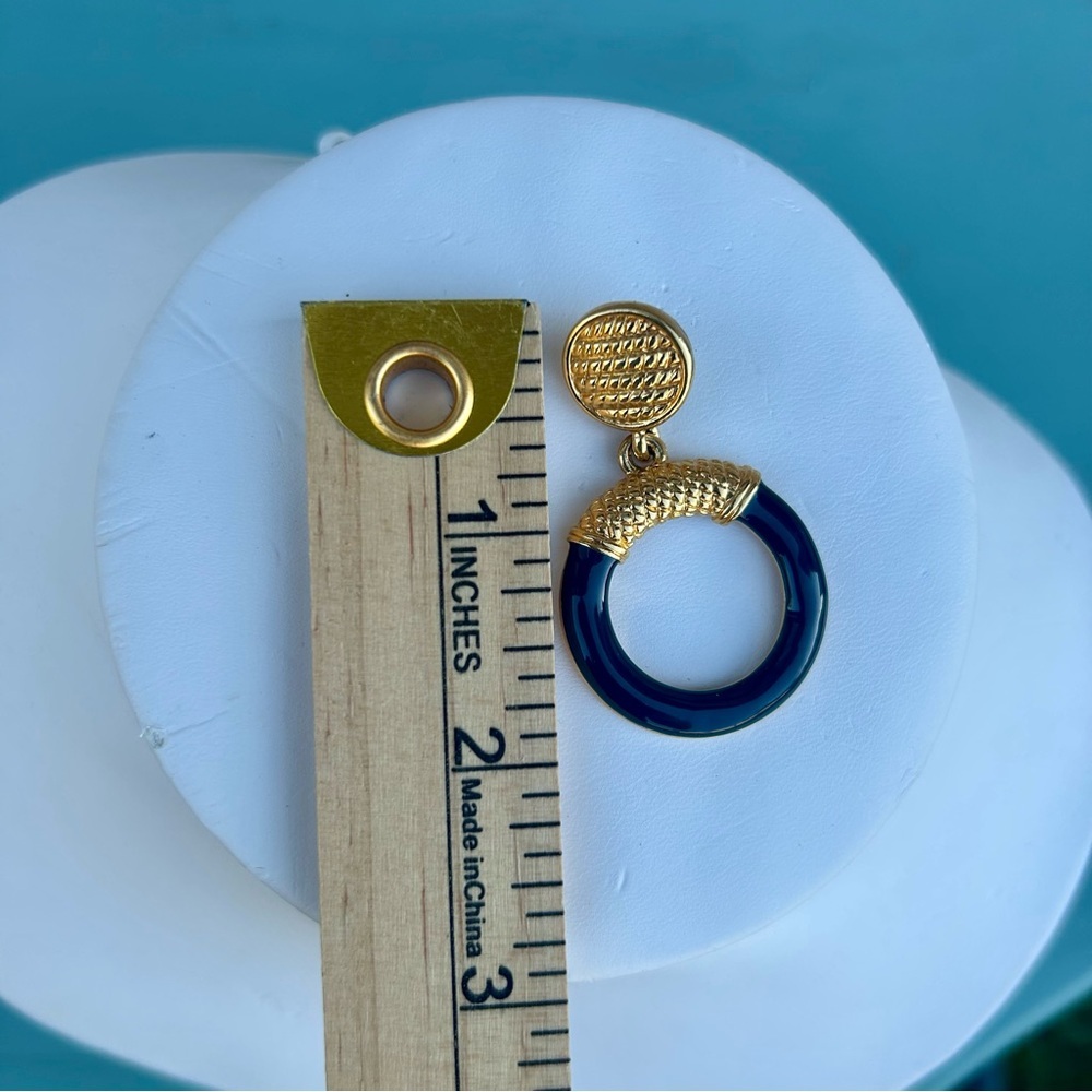 Vintage Anne Klein ©AK Gold Tone Navy Blue Enamel Door Knocker Earrings - Picture 5 of 6